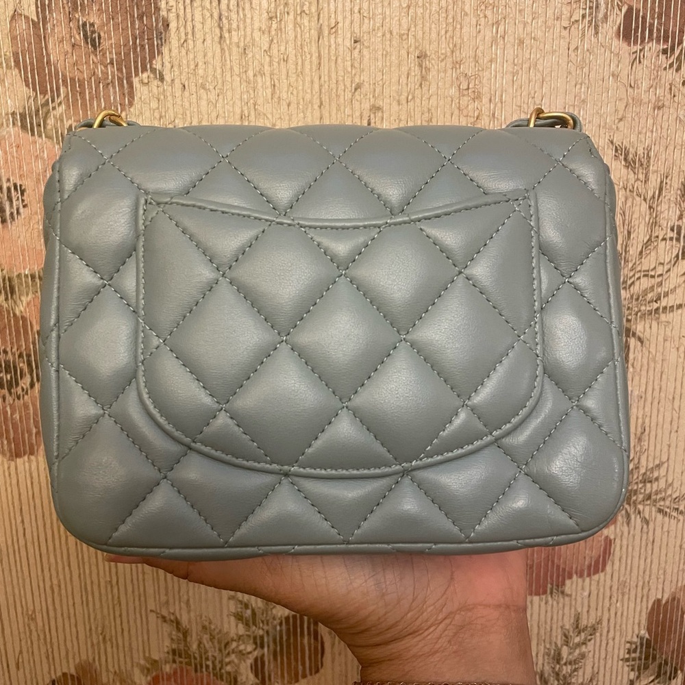 Chanel Quilted Green Leather Casino Royale Small Square Bag Chip Charms - Picture 6 of 16